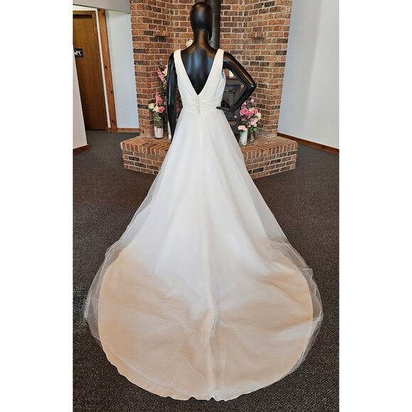 Alfred Sung V-Neck Taffeta/Tulle Wedding Gown - Picture 4 of 4